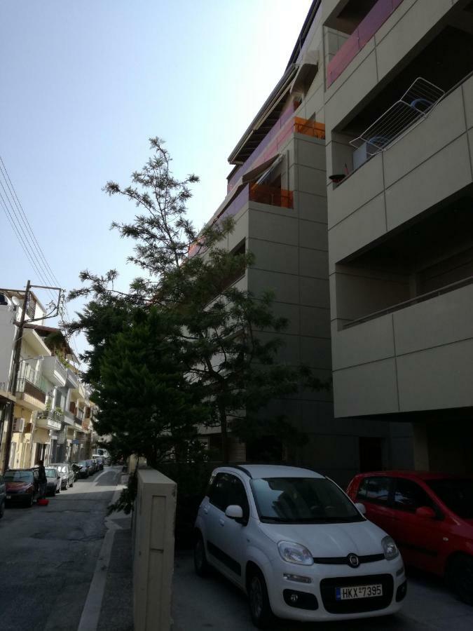 Spacious And Modern Downtown Apartment Heraklion  Bagian luar foto